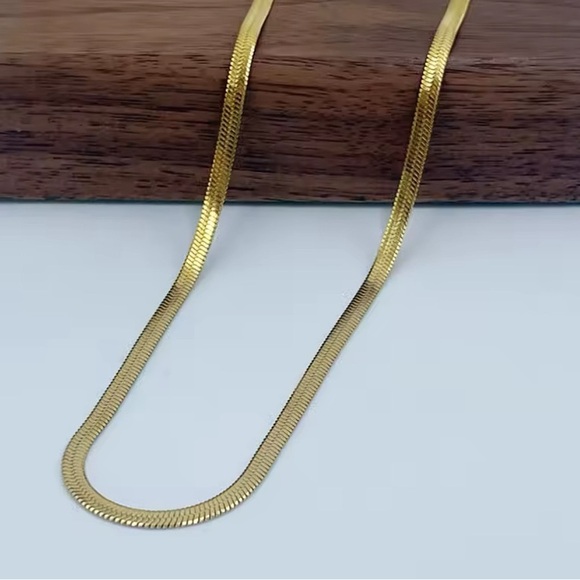 Herringbone Pattern Gold Necklace - Picture 2 of 3